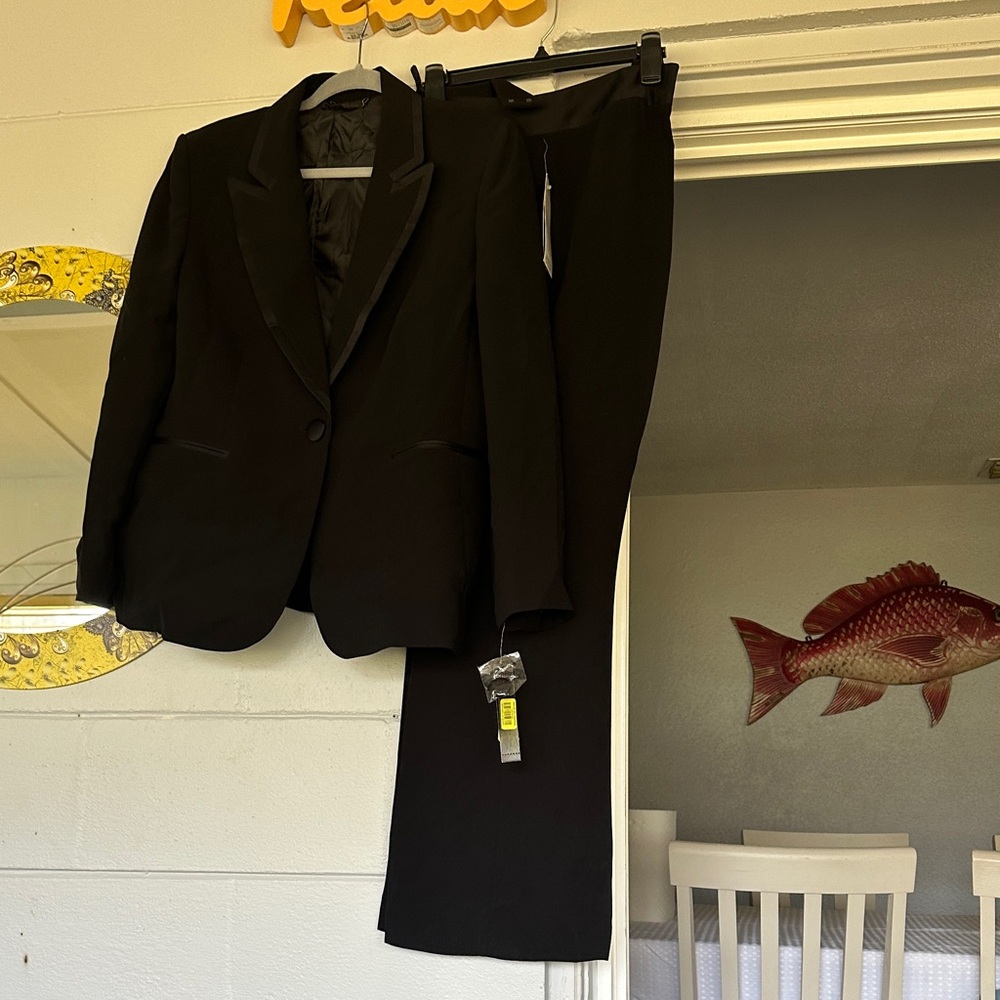 Alex Marie Black Women's Two-Piece Pantsuit Blazer & Trousers